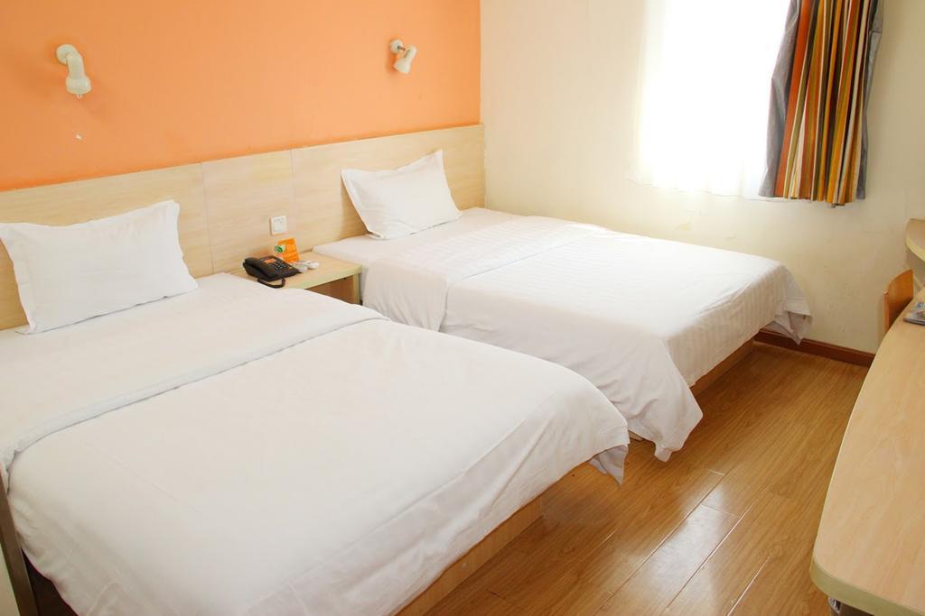 7Days Inn Nanchang North Railway Station Square エクステリア 写真